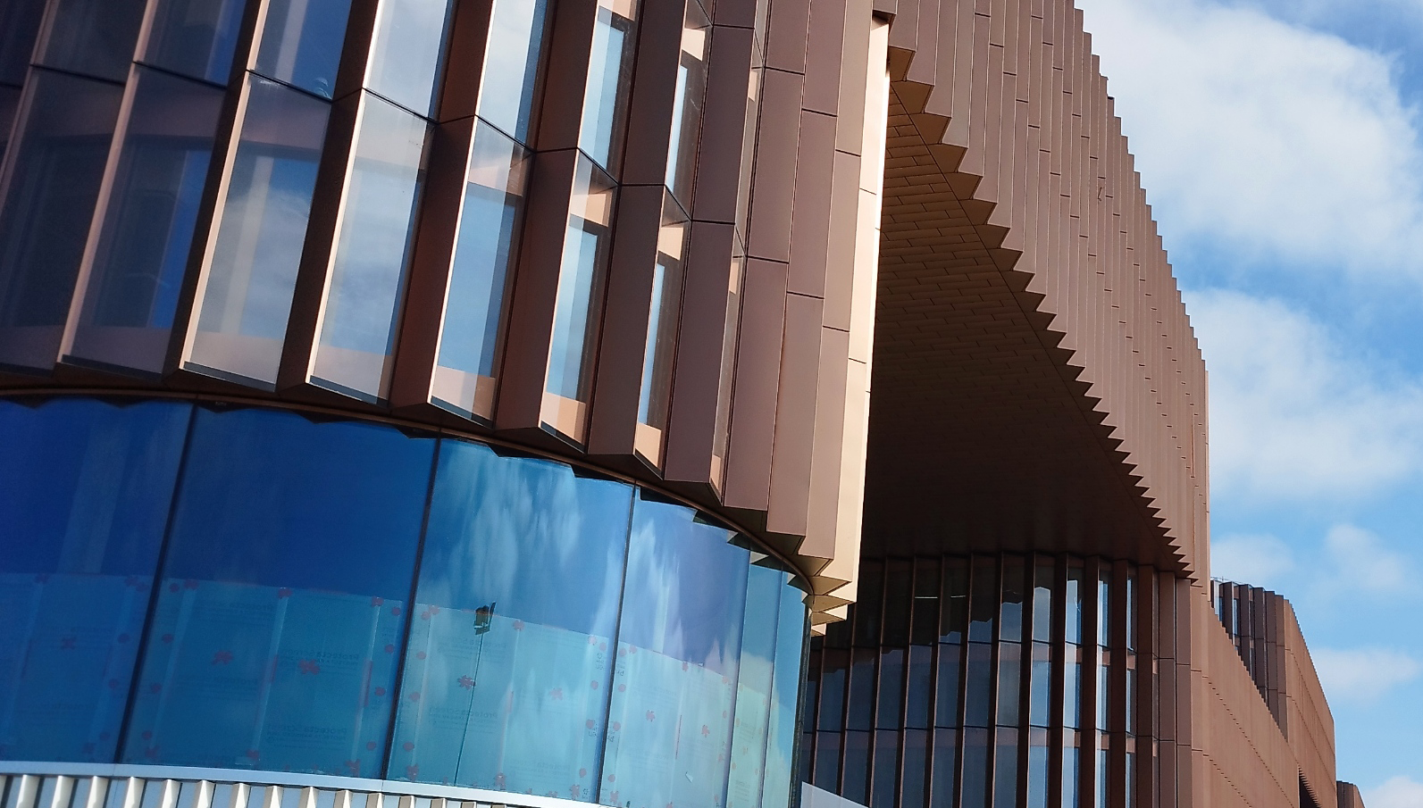 Skypark & Hôtel Moxy – Findel, Luxembourg